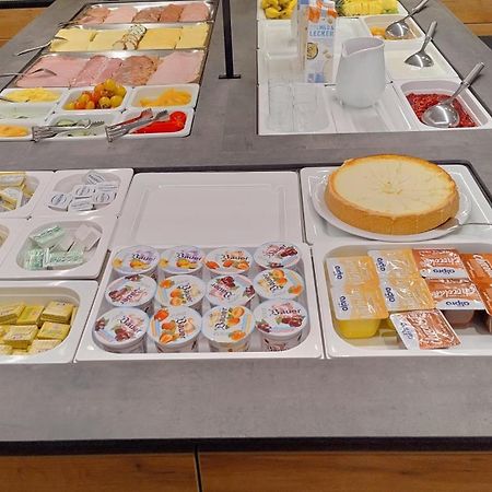 Hotel Restaurant Schwartz Neusiedl am Steinfelde エクステリア 写真