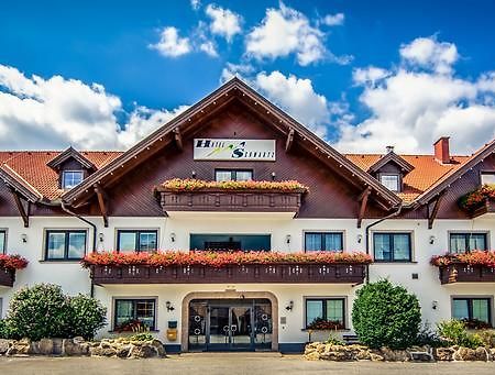 Hotel Restaurant Schwartz Neusiedl am Steinfelde エクステリア 写真