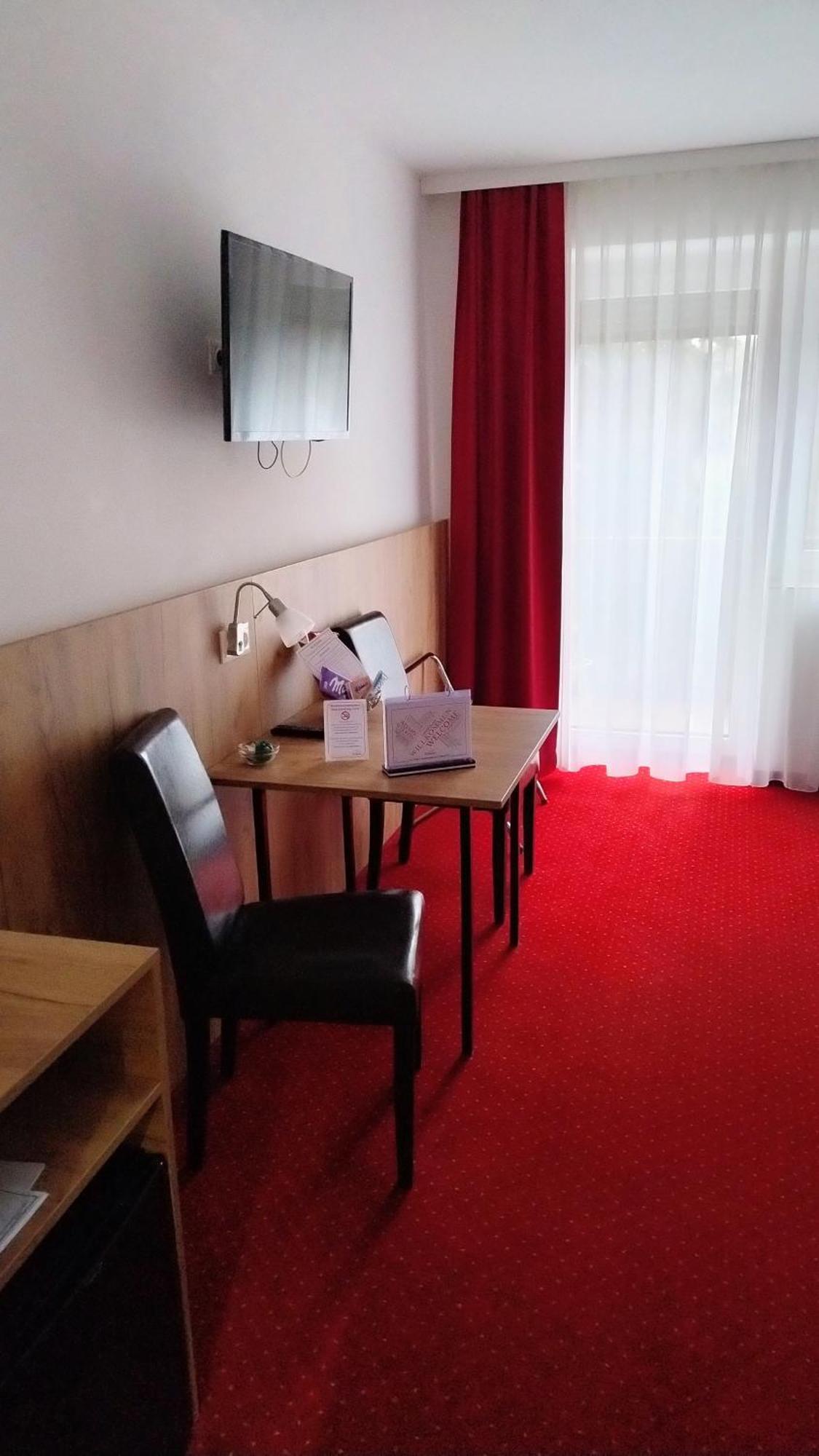 Hotel Restaurant Schwartz Neusiedl am Steinfelde エクステリア 写真