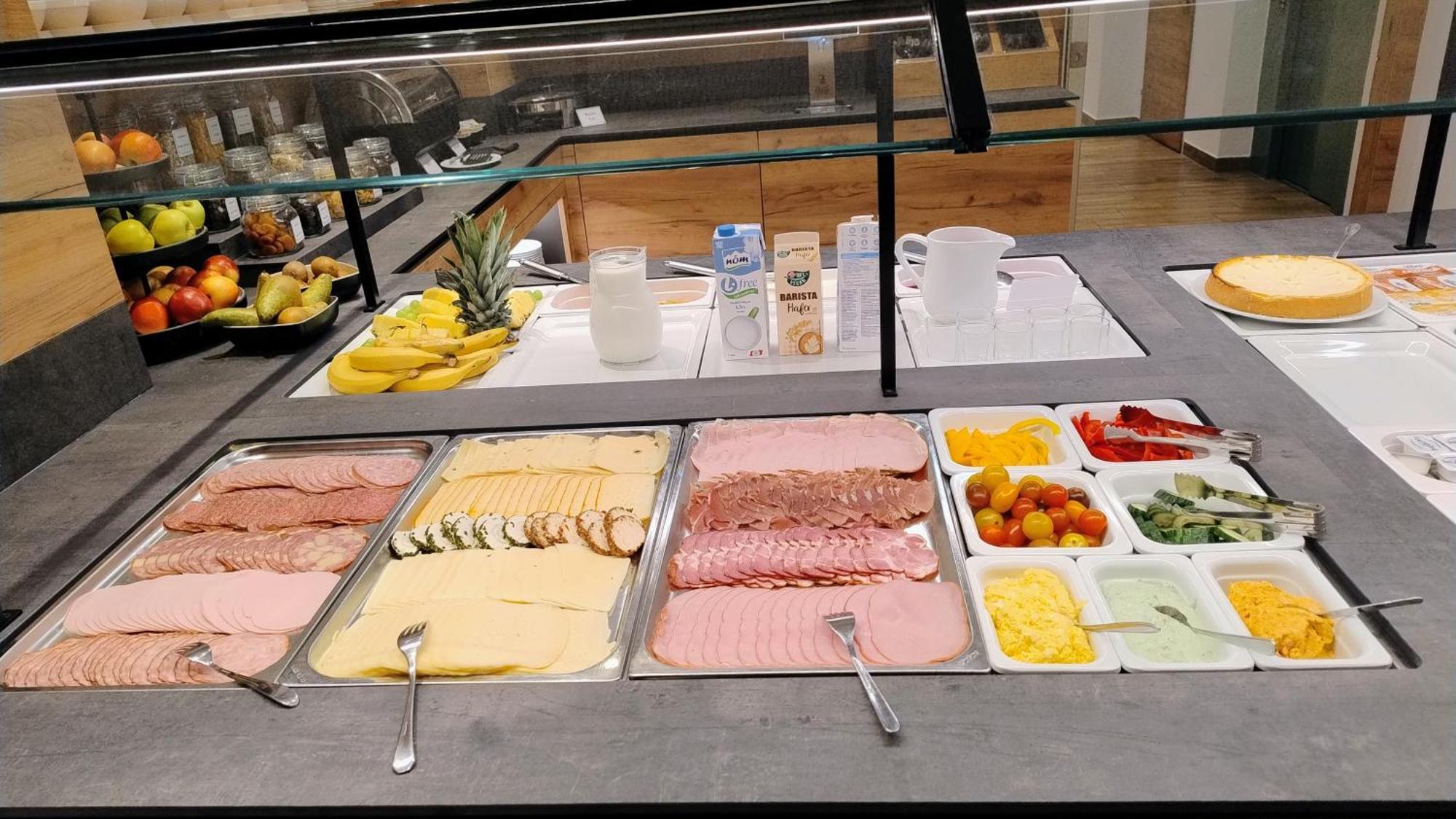 Hotel Restaurant Schwartz Neusiedl am Steinfelde エクステリア 写真