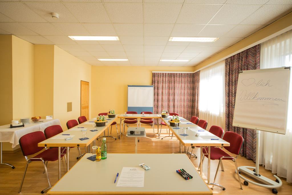Hotel Restaurant Schwartz Neusiedl am Steinfelde エクステリア 写真
