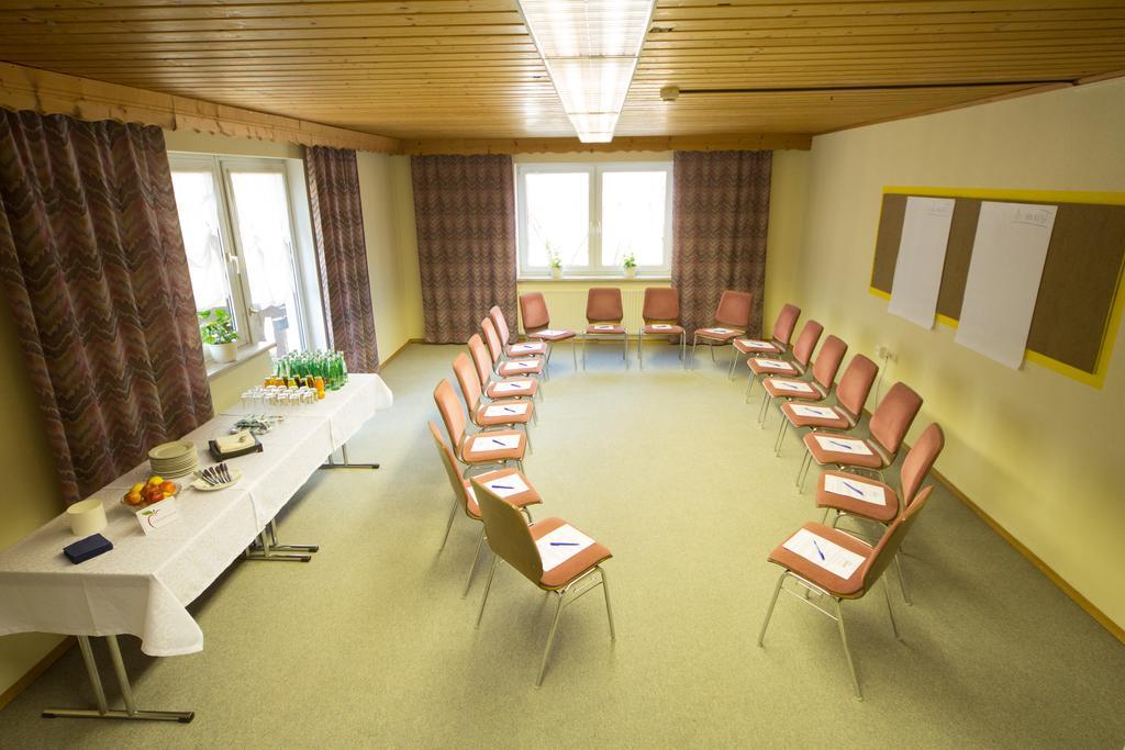 Hotel Restaurant Schwartz Neusiedl am Steinfelde エクステリア 写真