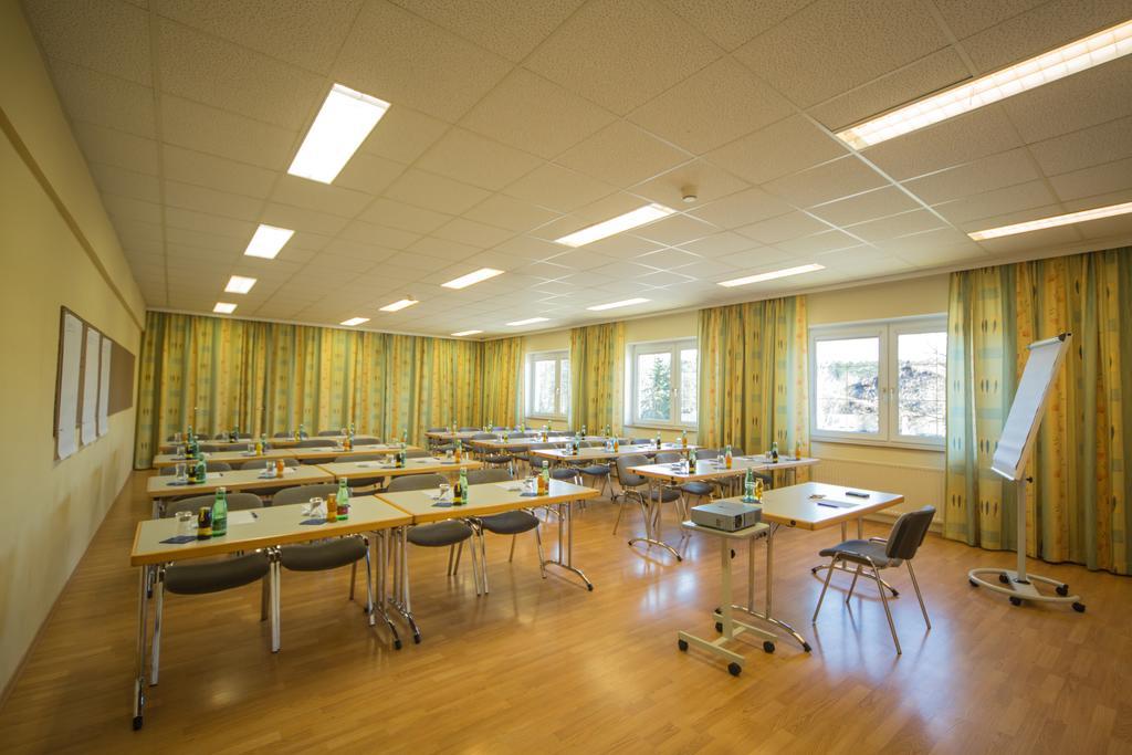Hotel Restaurant Schwartz Neusiedl am Steinfelde エクステリア 写真