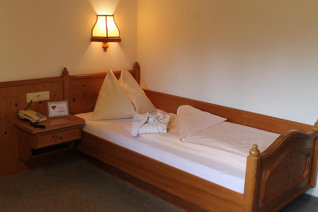 Hotel Restaurant Schwartz Neusiedl am Steinfelde エクステリア 写真