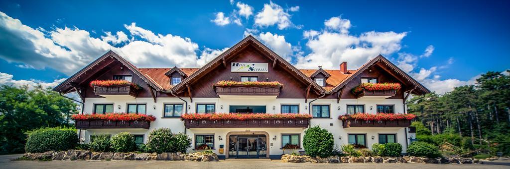 Hotel Restaurant Schwartz Neusiedl am Steinfelde エクステリア 写真