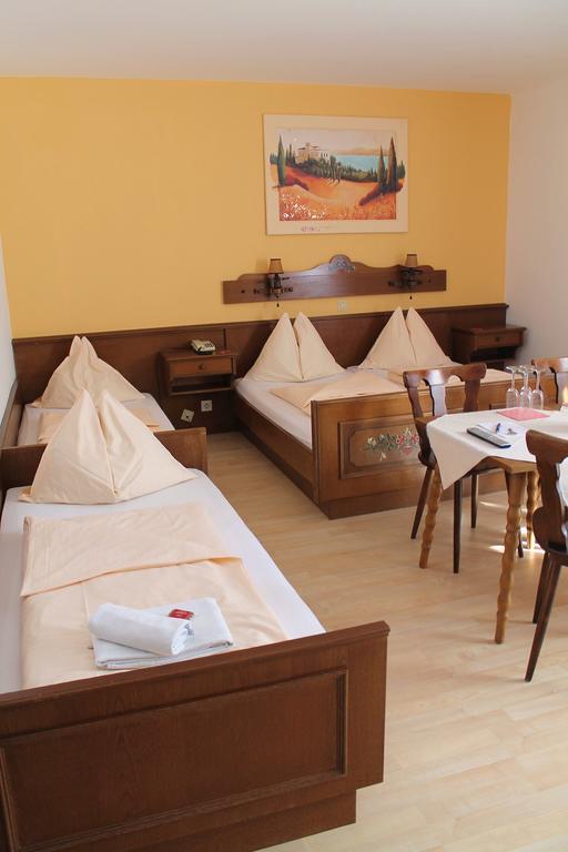 Hotel Restaurant Schwartz Neusiedl am Steinfelde エクステリア 写真