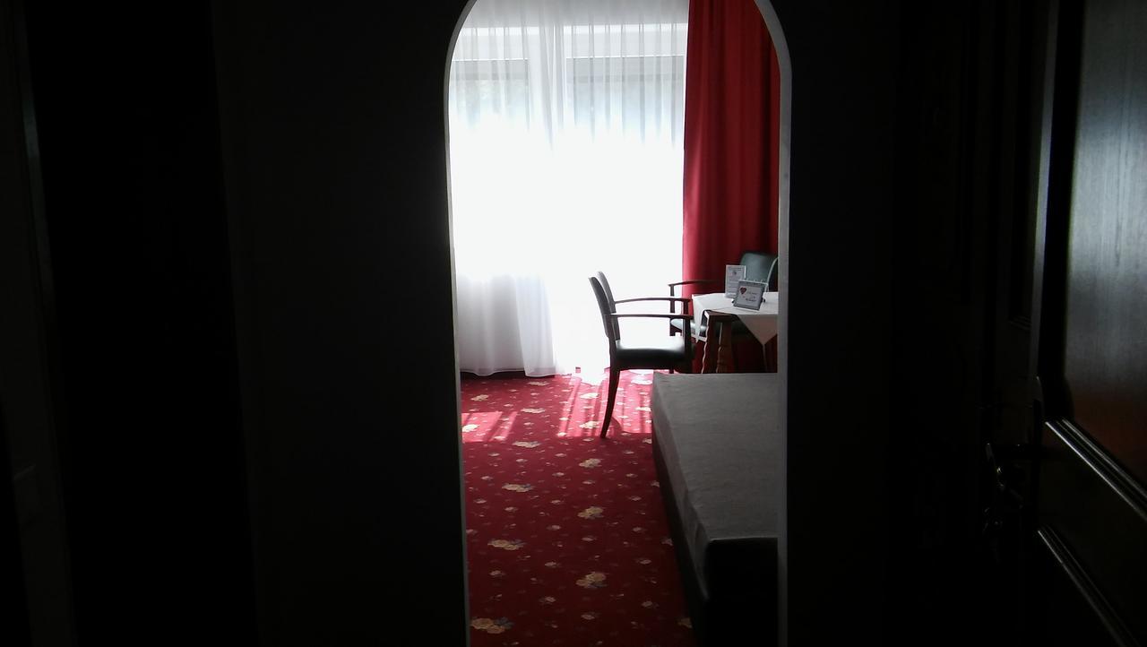 Hotel Restaurant Schwartz Neusiedl am Steinfelde エクステリア 写真