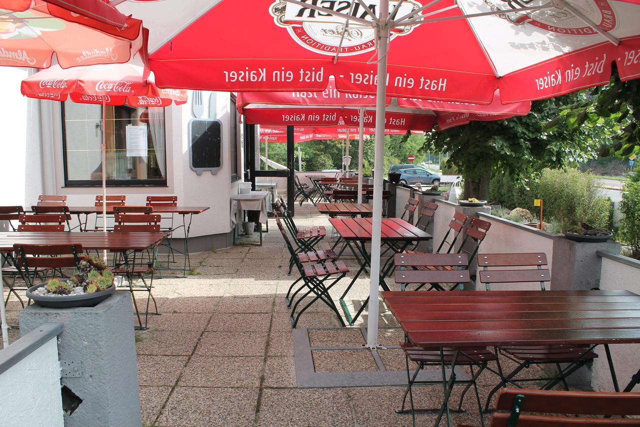 Hotel Restaurant Schwartz Neusiedl am Steinfelde エクステリア 写真