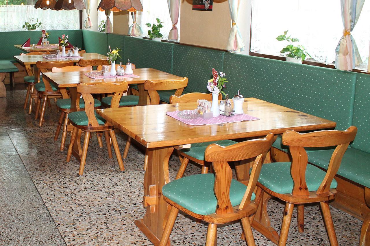 Hotel Restaurant Schwartz Neusiedl am Steinfelde エクステリア 写真