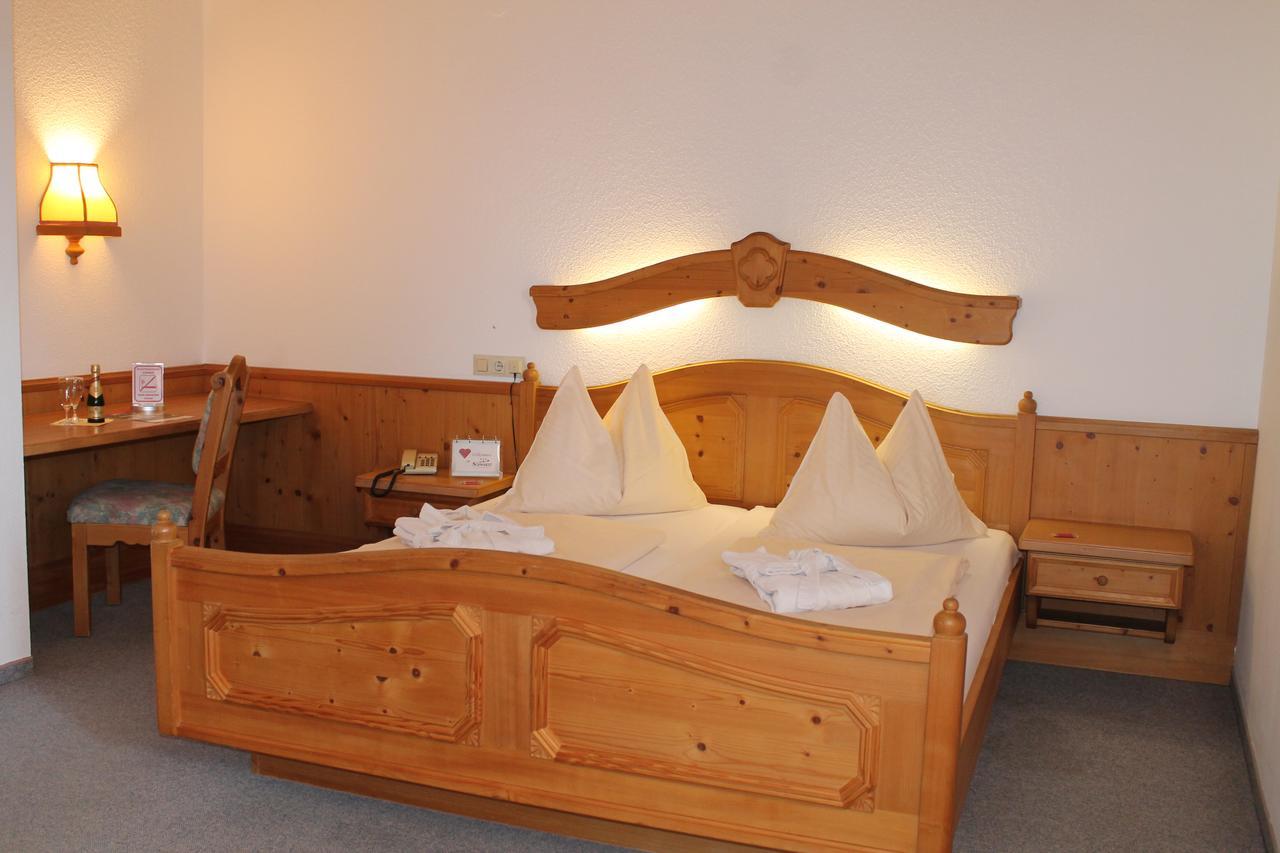 Hotel Restaurant Schwartz Neusiedl am Steinfelde エクステリア 写真