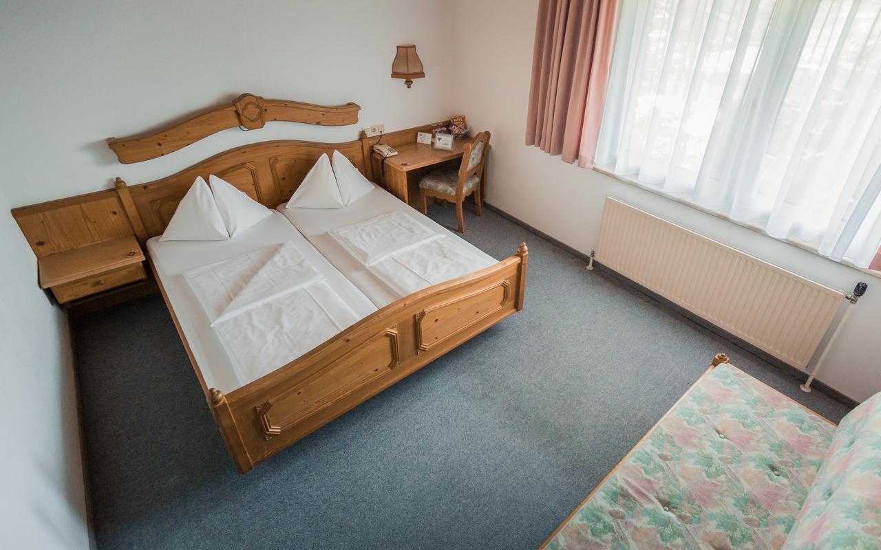 Hotel Restaurant Schwartz Neusiedl am Steinfelde エクステリア 写真