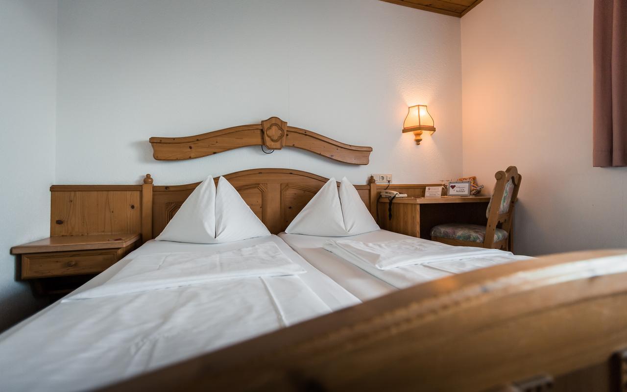 Hotel Restaurant Schwartz Neusiedl am Steinfelde エクステリア 写真