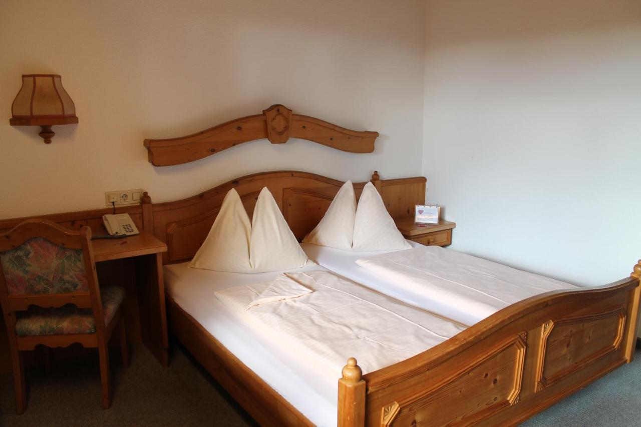 Hotel Restaurant Schwartz Neusiedl am Steinfelde エクステリア 写真
